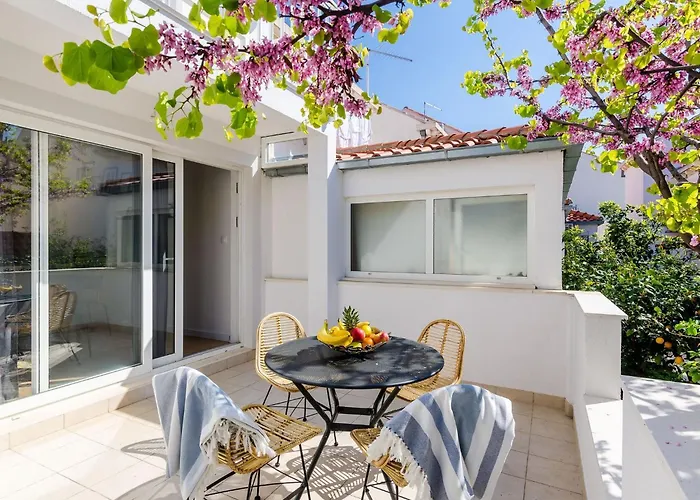 Sea Shell - Triplex Three-bedroom With Terrace *