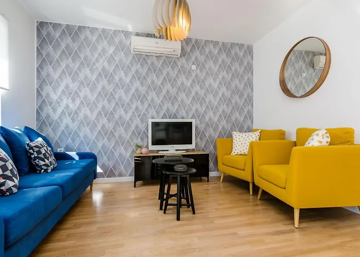 Sea Shell - Triplex Three-bedroom With Terrace *
