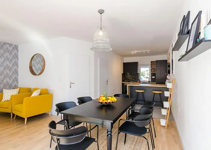 Sea Shell - Triplex Three-bedroom With Terrace 아파트 *