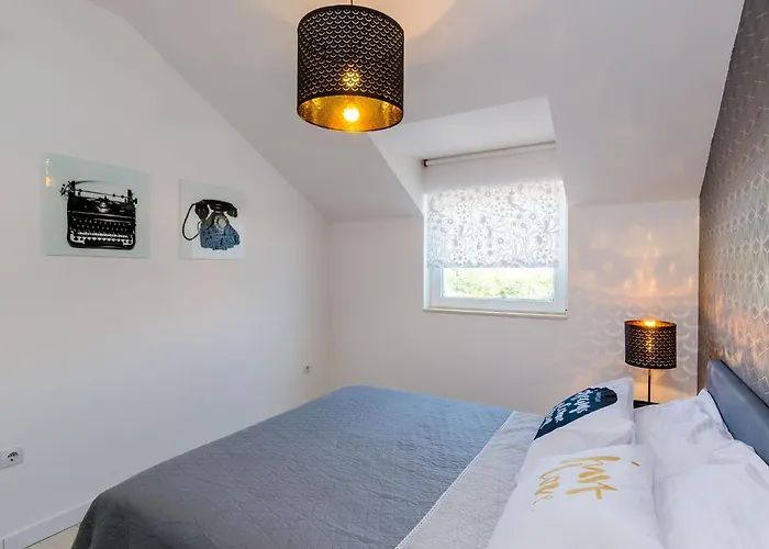 Sea Shell - Triplex Three-bedroom With Terrace *