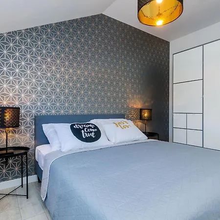 Sea Shell - Triplex Three-bedroom With Terrace Apartmán