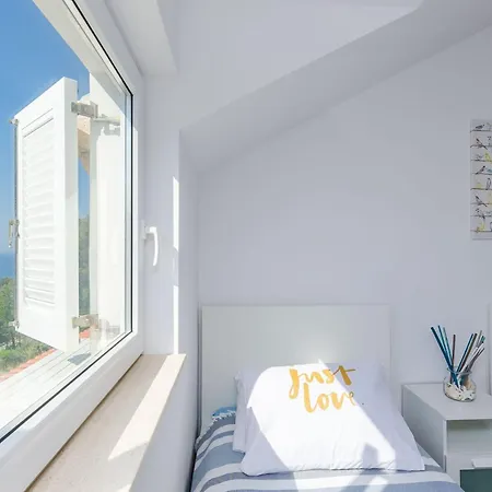 Sea Shell - Triplex Three-bedroom With Terrace Apartmán *