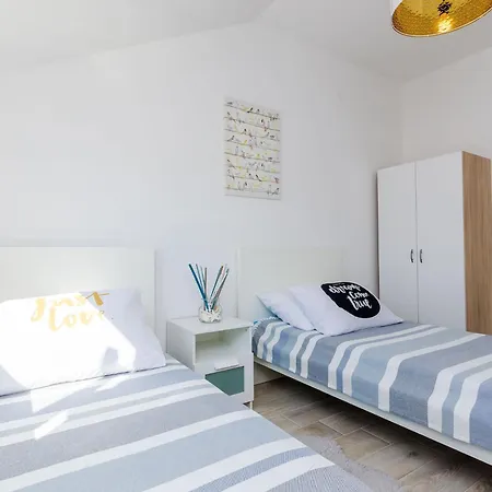 Sea Shell - Triplex Three-bedroom With Terrace Lägenhet