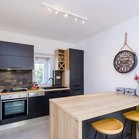 Sea Shell - Triplex Three-bedroom With Terrace Apartmán *