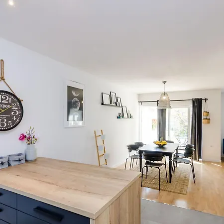 Sea Shell - Triplex Three-bedroom With Terrace Lägenhet