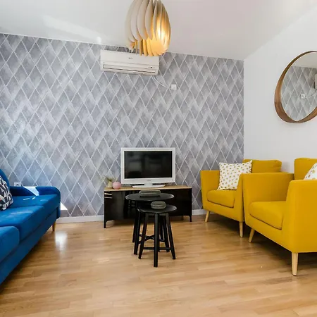 Sea Shell - Triplex Three-bedroom With Terrace *