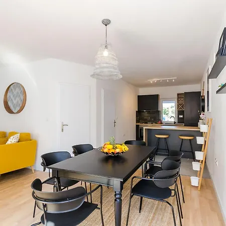 Sea Shell - Triplex Three-bedroom With Terrace Apartmán *