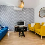Sea Shell - Triplex Three-bedroom With Terrace *
