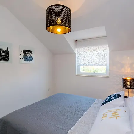 Sea Shell - Triplex Three-bedroom With Terrace *